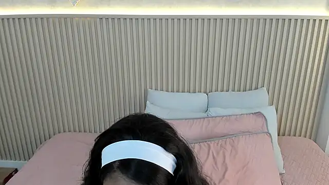 charlottebrowns  online show from March 28, 12:05 pm