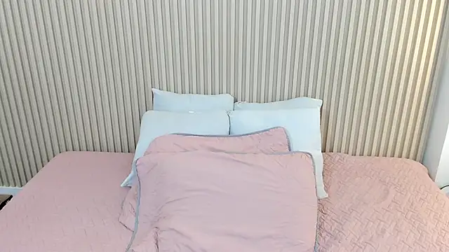 Snapshot of charlottebrowns_ chatting on April 6, 12:17 pm charlottebrowns online show from April 6, 12:17 pm