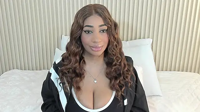 Snapshot of charlottebrowns_ chatting on April 20, 12:19 pm charlottebrowns online show from April 20, 12:19 pm