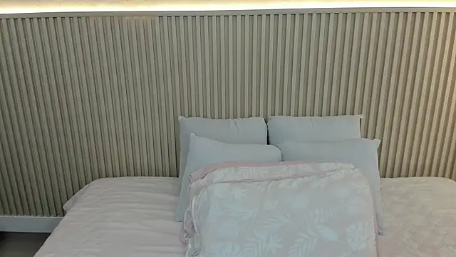 Snapshot of charlottebrowns_ chatting on May 21, 12:12 pm charlottebrowns online show from May 21, 12:12 pm