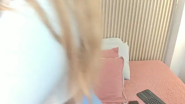 Snapshot of charlottebrowns_ chatting on June 7, 2:59 am charlottebrowns online show from June 7, 2:59 am