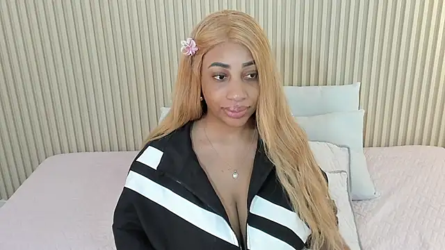 Snapshot of charlottebrowns_ chatting on June 11, 12:03 pm charlottebrowns online show from June 11, 12:03 pm