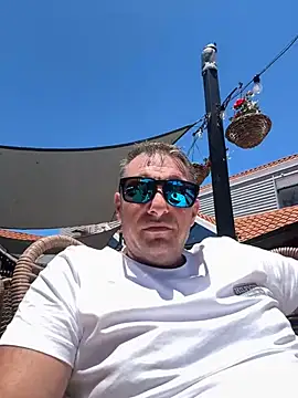 MrIsolated101 online show from January 11, 3:55 am