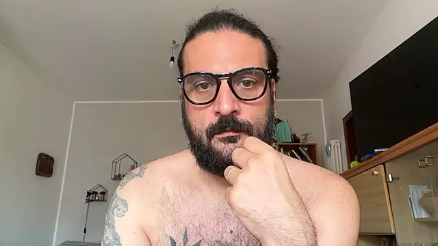 Snapshot of beardo85 chatting on June 13, 8:56 am beardo85 online show from June 13, 8:56 am