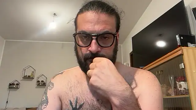Snapshot of beardo85 chatting on June 15, 6:32 pm beardo85 online show from June 15, 6:32 pm