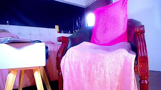 Snapshot of bellatrixx_69 chatting on September 24, 11:24 am bellatrixx 69 online show from September 24, 11:24 am