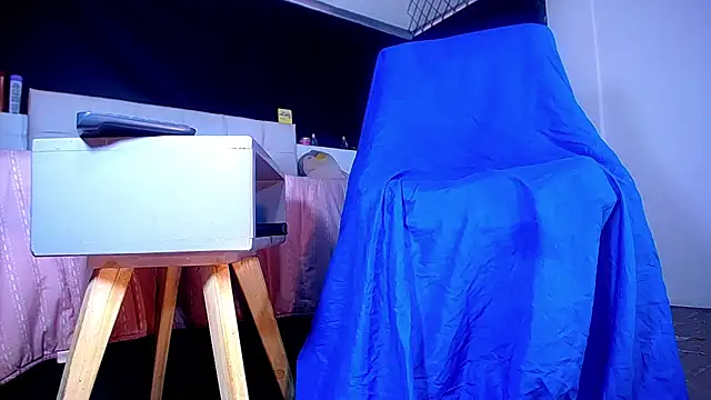 Snapshot of bellatrixx_69 chatting on October 17, 11:35 am bellatrixx 69 online show from October 17, 11:35 am