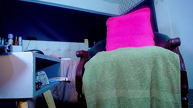 Snapshot of bellatrixx_69 chatting on November 29, 11:13 am bellatrixx 69 online show from November 29, 11:13 am