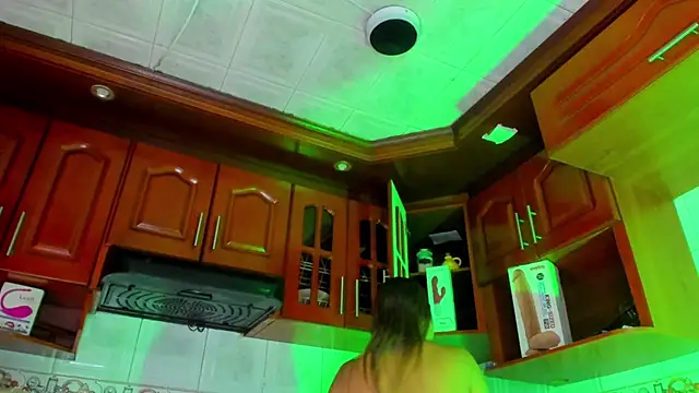 LaureenHills online show from December 30, 3:36 am