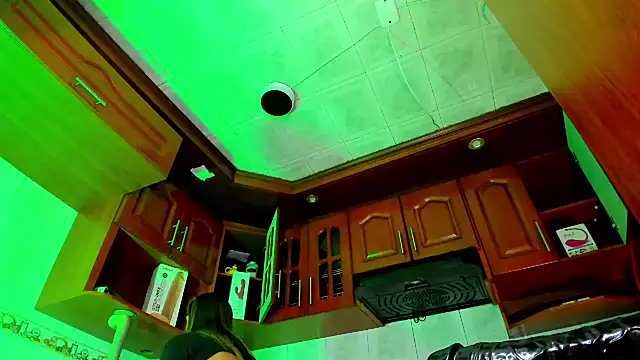 LaureenHills online show from January 31, 3:41 am