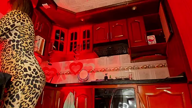 LaureenHills online show from February 15, 3:20 am