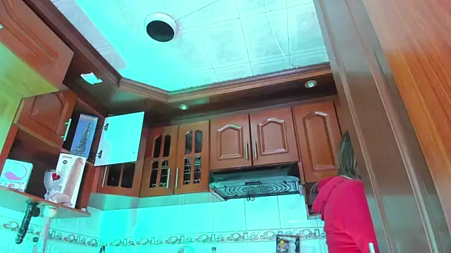 LaureenHills online show from March 19, 3:30 am