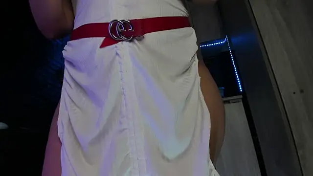 LaureenHills online show from March 4, 1:33 am