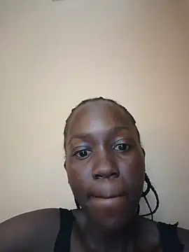 Snapshot of Swirly_blac chatting on June 21, 4:48 am Swirly blac online show from June 21, 4:48 am
