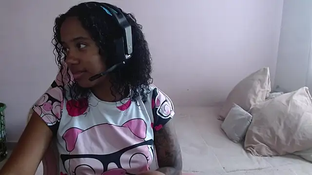 TiffanyRoouse online show from December 15, 8:58 pm