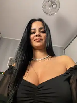  adelle online show from December 13, 3:32 pm