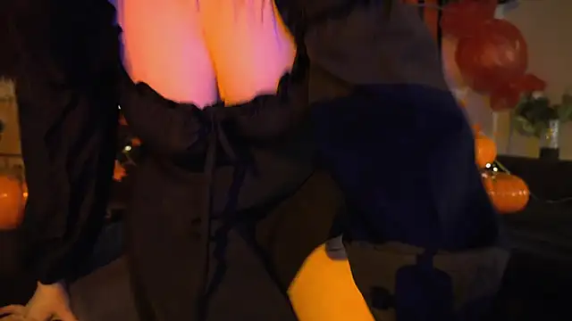 ELLIEJAY online show from October 31, 5:30 am