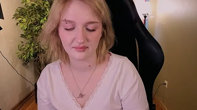 ELLIEJAY online show from March 8, 5:11 am