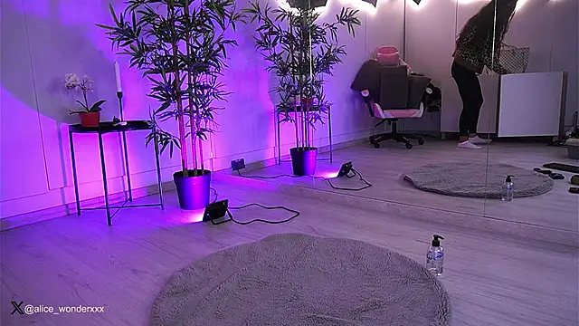 VanessaSimon online show from January 3, 6:22 am