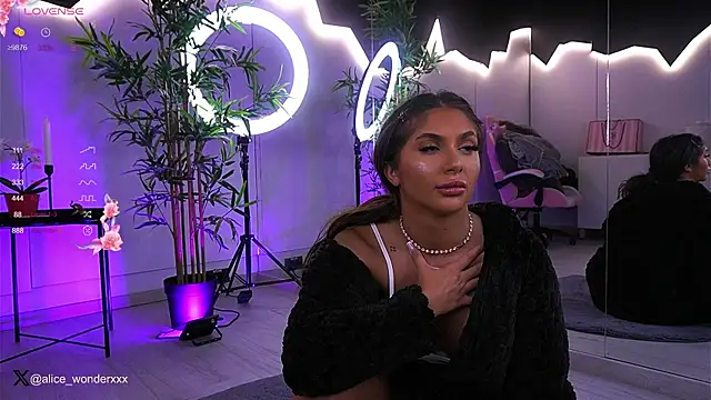 VanessaSimon online show from January 9, 6:06 am