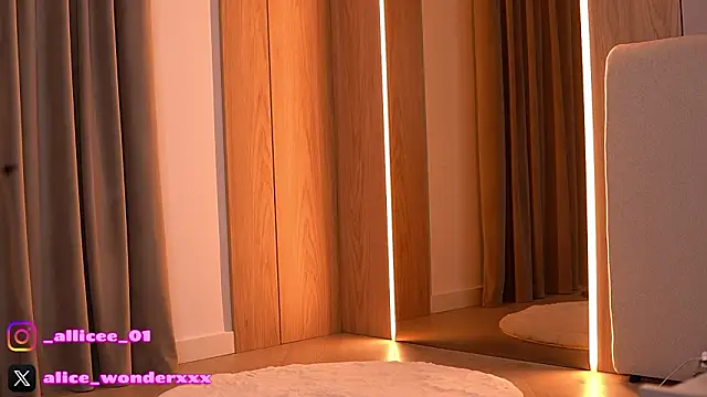 VanessaSimon online show from March 6, 6:10 am