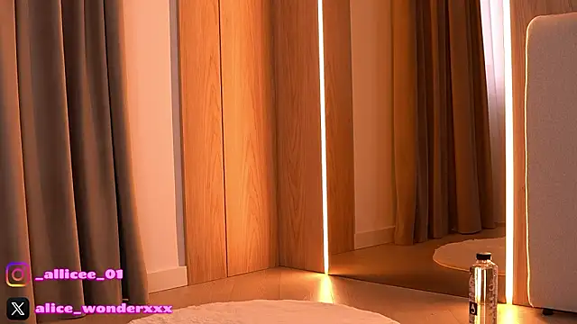 VanessaSimon online show from March 15, 6:19 am