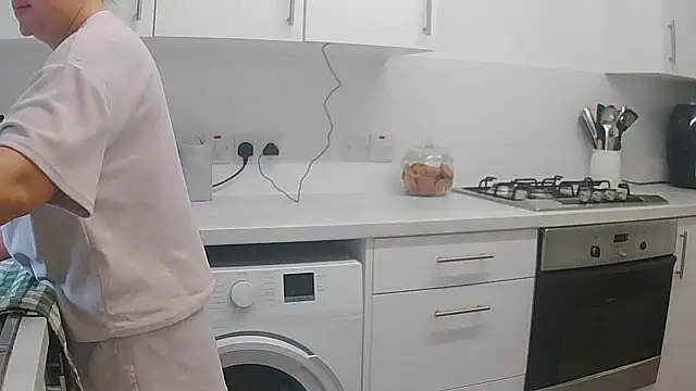 magical mia online show from November 4, 10:25 am