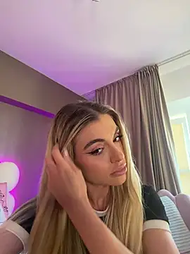 Snapshot of HaileyMadow chatting on June 11, 6:44 am HaileyMadow online show from June 11, 6:44 am