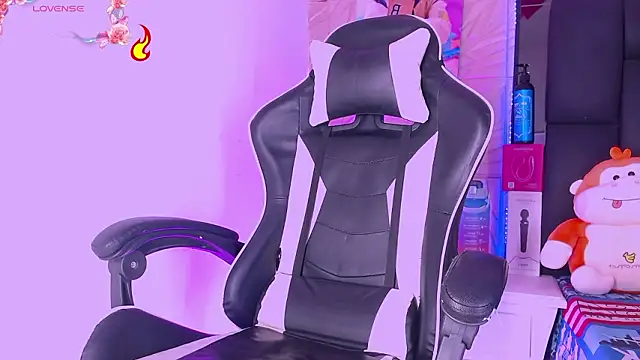 Snapshot of dilan_alfonzo chatting on February 18, 12:45 pm dilan alfonzo online show from February 18, 12:45 pm