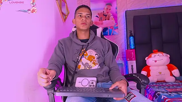 Snapshot of dilan_alfonzo chatting on February 24, 1:09 pm dilan alfonzo online show from February 24, 1:09 pm