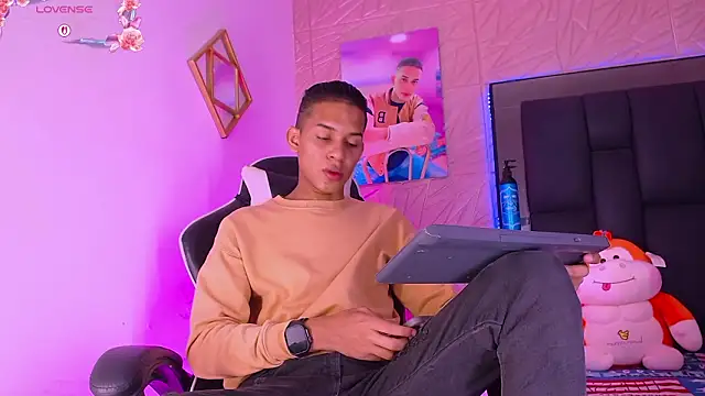 Snapshot of dilan_alfonzo chatting on February 27, 3:17 am dilan alfonzo online show from February 27, 3:17 am