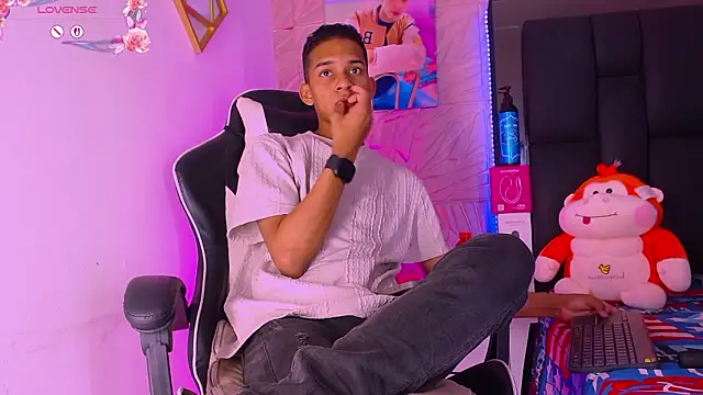 Snapshot of dilan_alfonzo chatting on February 28, 4:35 am dilan alfonzo online show from February 28, 4:35 am