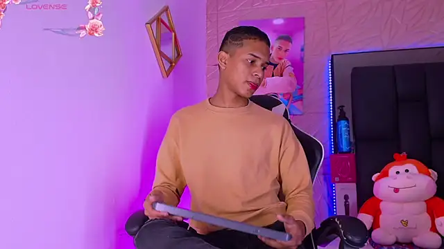 Snapshot of dilan_alfonzo chatting on March 11, 4:07 am dilan alfonzo online show from March 11, 4:07 am