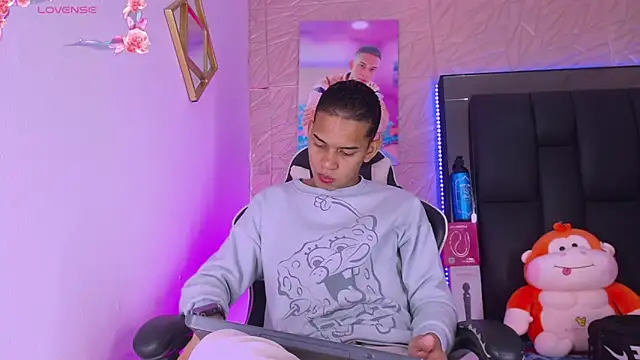 Snapshot of dilan_alfonzo chatting on March 15, 3:12 am dilan alfonzo online show from March 15, 3:12 am