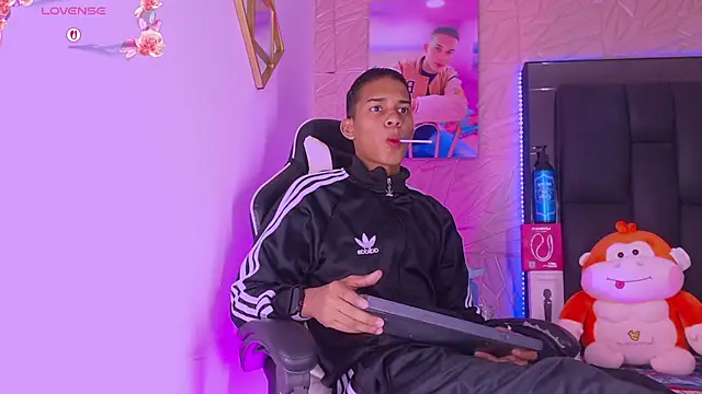 Snapshot of dilan_alfonzo chatting on March 19, 5:55 am dilan alfonzo online show from March 19, 5:55 am