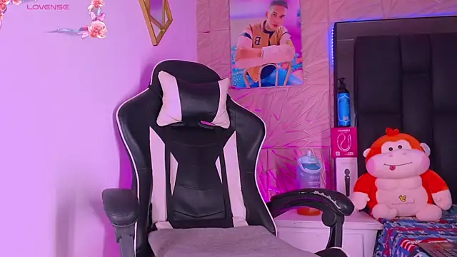 Snapshot of dilan_alfonzo chatting on March 25, 1:55 am dilan alfonzo online show from March 25, 1:55 am