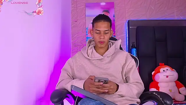 Snapshot of dilan_alfonzo chatting on March 28, 3:50 am dilan alfonzo online show from March 28, 3:50 am