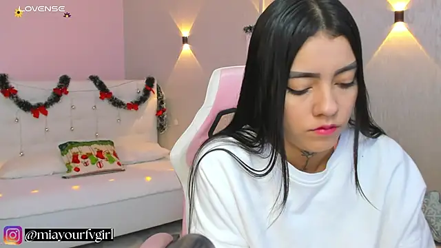 miagomezweb1 online show from December 7, 12:24 pm