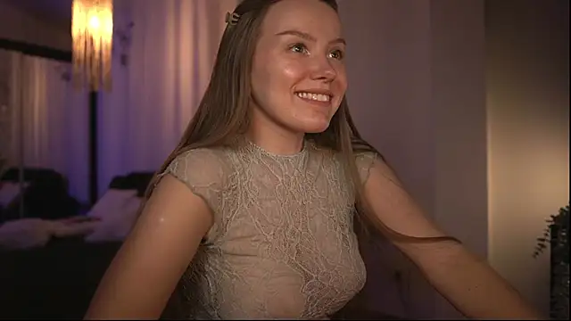 Snapshot of DaisyStacey chatting on August 5, 6:44 pm DaisyStacey online show from August 5, 6:44 pm