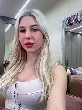 Snapshot of Yanna_miana chatting on October 17, 6:27 am Yanna miana online show from October 17, 6:27 am