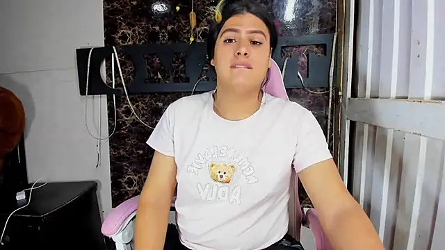 Snapshot of blonde_girl01 chatting on January 9, 11:34 pm blonde girl01 online show from January 9, 11:34 pm