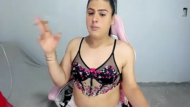 Snapshot of blonde_girl01 chatting on October 10, 11:48 pm blonde girl01 online show from October 10, 11:48 pm