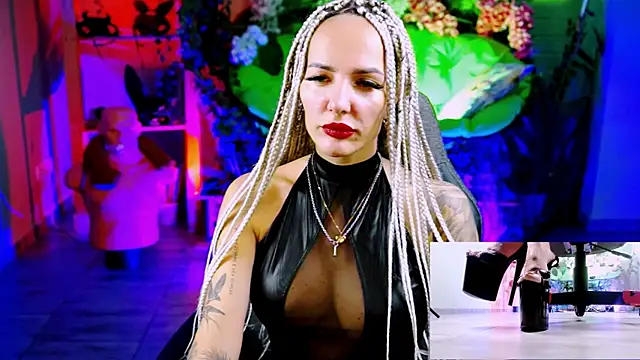 Snapshot of MonicaMaxwel chatting on October 7, 11:07 am MonicaMaxwel online show from October 7, 11:07 am