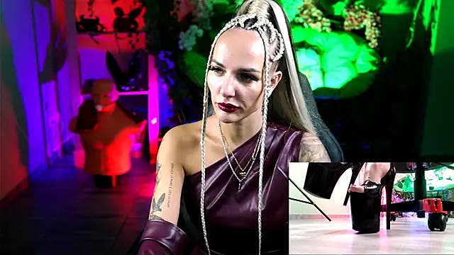 Snapshot of MonicaMaxwel chatting on October 15, 10:48 am MonicaMaxwel online show from October 15, 10:48 am