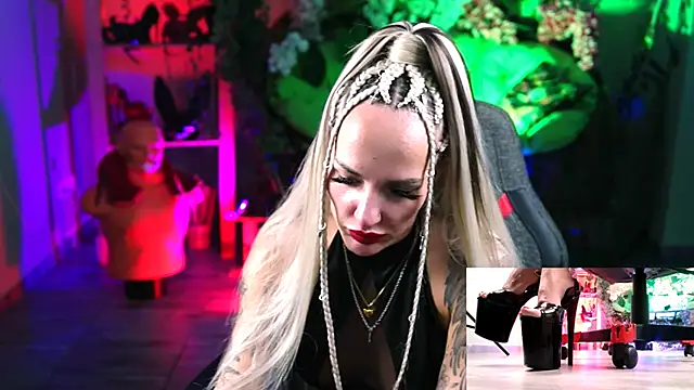 Snapshot of MonicaMaxwel chatting on October 16, 11:11 am MonicaMaxwel online show from October 16, 11:11 am