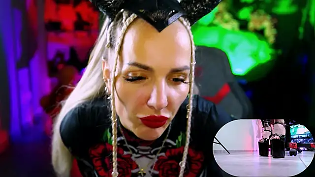 Snapshot of MonicaMaxwel chatting on October 31, 11:55 am MonicaMaxwel online show from October 31, 11:55 am