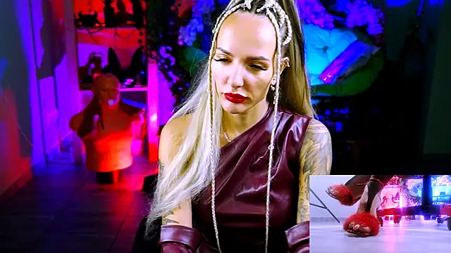 Snapshot of MonicaMaxwel chatting on November 2, 11:01 am MonicaMaxwel online show from November 2, 11:01 am