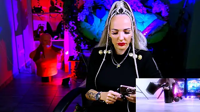 Snapshot of MonicaMaxwel chatting on November 3, 11:11 am MonicaMaxwel online show from November 3, 11:11 am