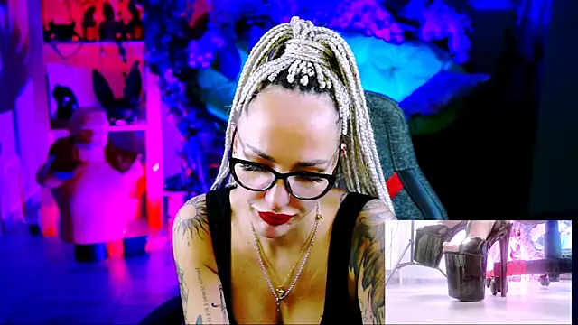 MonicaMaxwel online show from November 19, 11:10 am