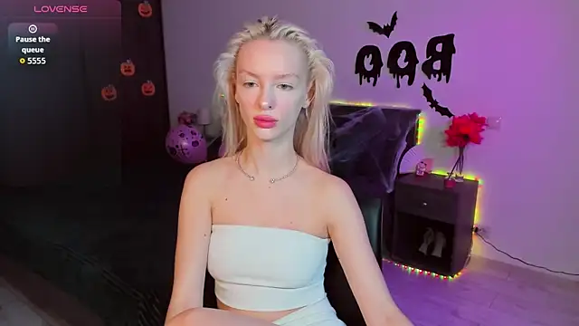 AleksaBlonde online show from October 20, 5:41 am